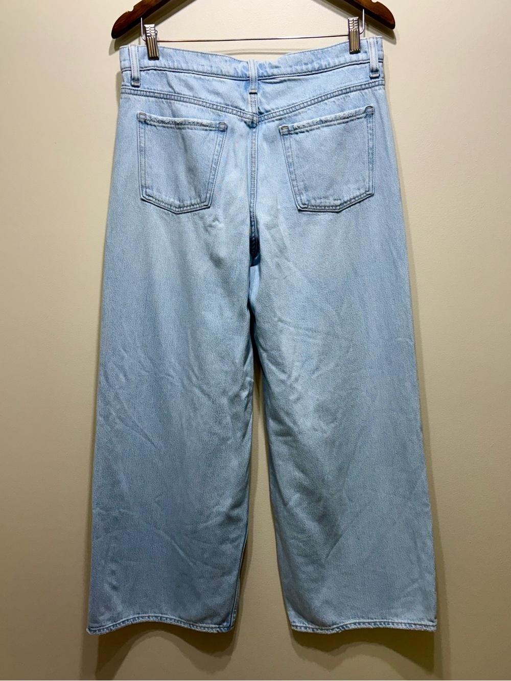 Old Navy Mid Rise Baggy Wide Leg Ripped Jeans Light Wash Size 8 - Picture 8 of 9
